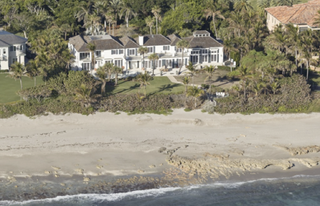 Illustration for article titled Elin Nordegren Got A Bigger, Nicer House But Tiger Woods Got A Younger, DUI-ier Ladyfriend